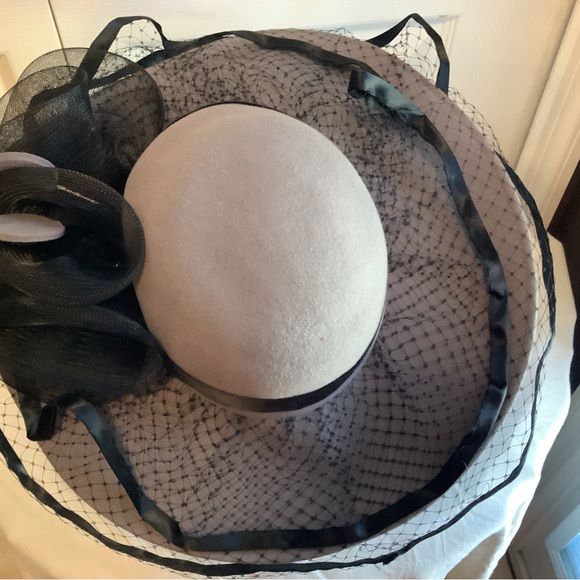 Deborah Hat - Picture 4 of 5